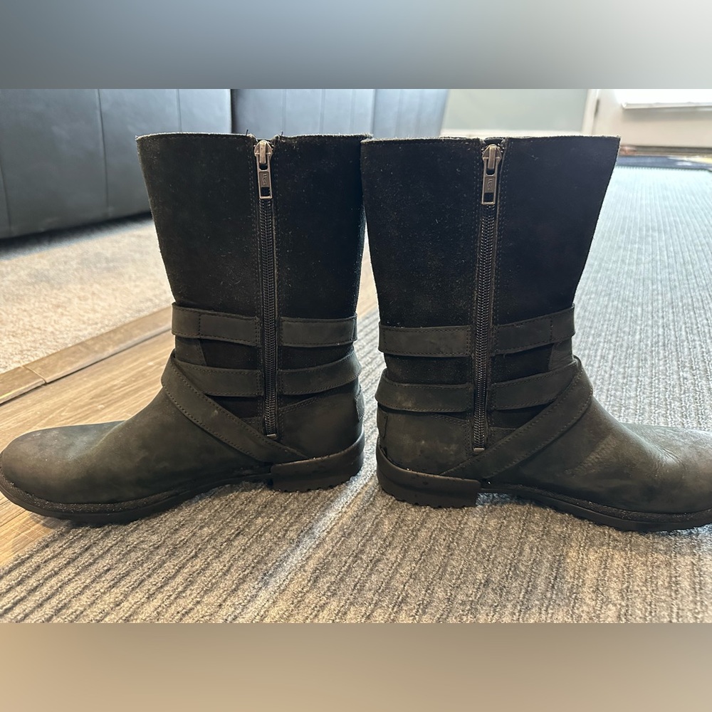 UGG Lorna Doone Boots - Picture 3 of 8